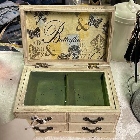 Antiqued Cream Butterfly Musical Box - Picture 1 of 4